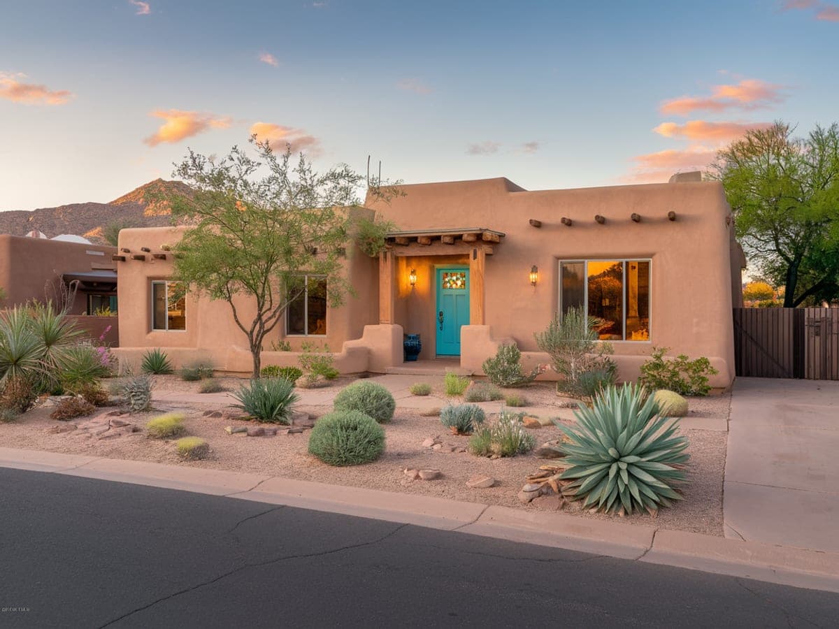 Beautiful Southwestern home in Albuquerque with Sandia Mountains backdrop